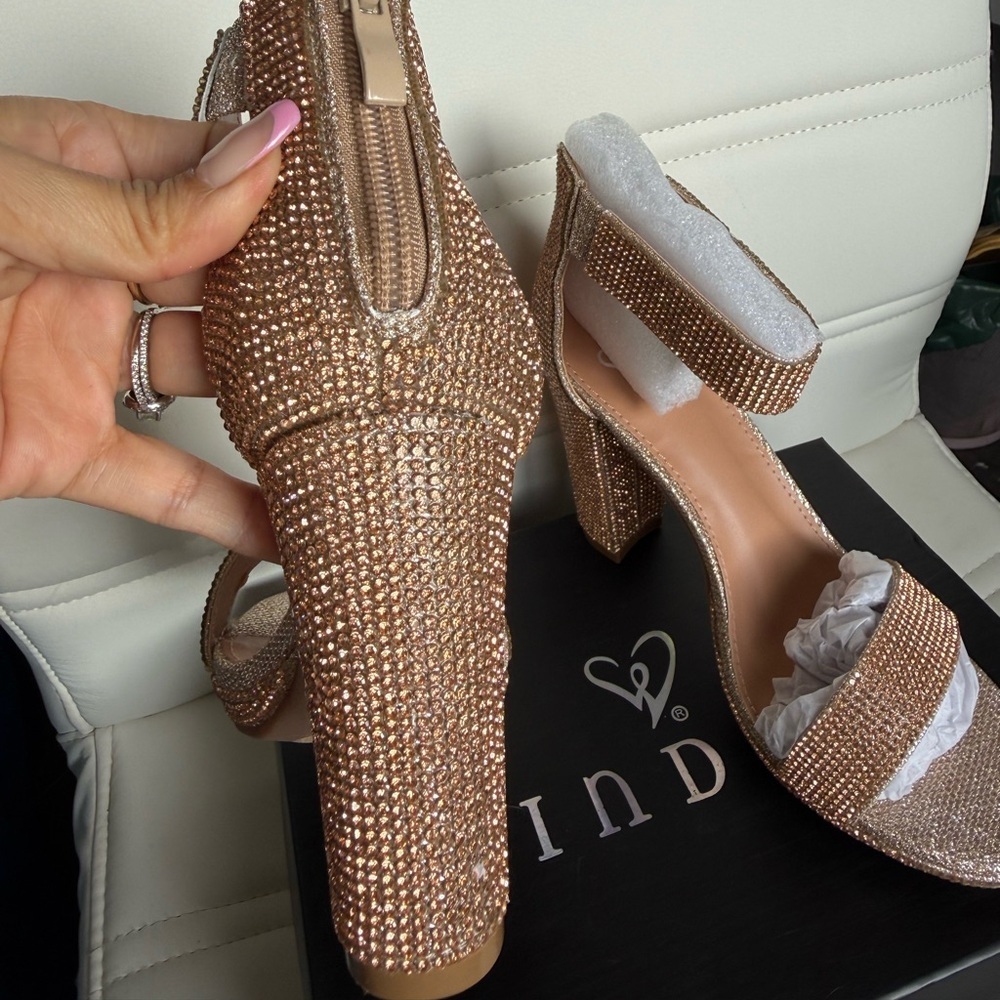 Windsor Rose Gold Rhinestone Sparkle Block Heel Sandals Bridal Prom NWT 6 - Picture 4 of 8